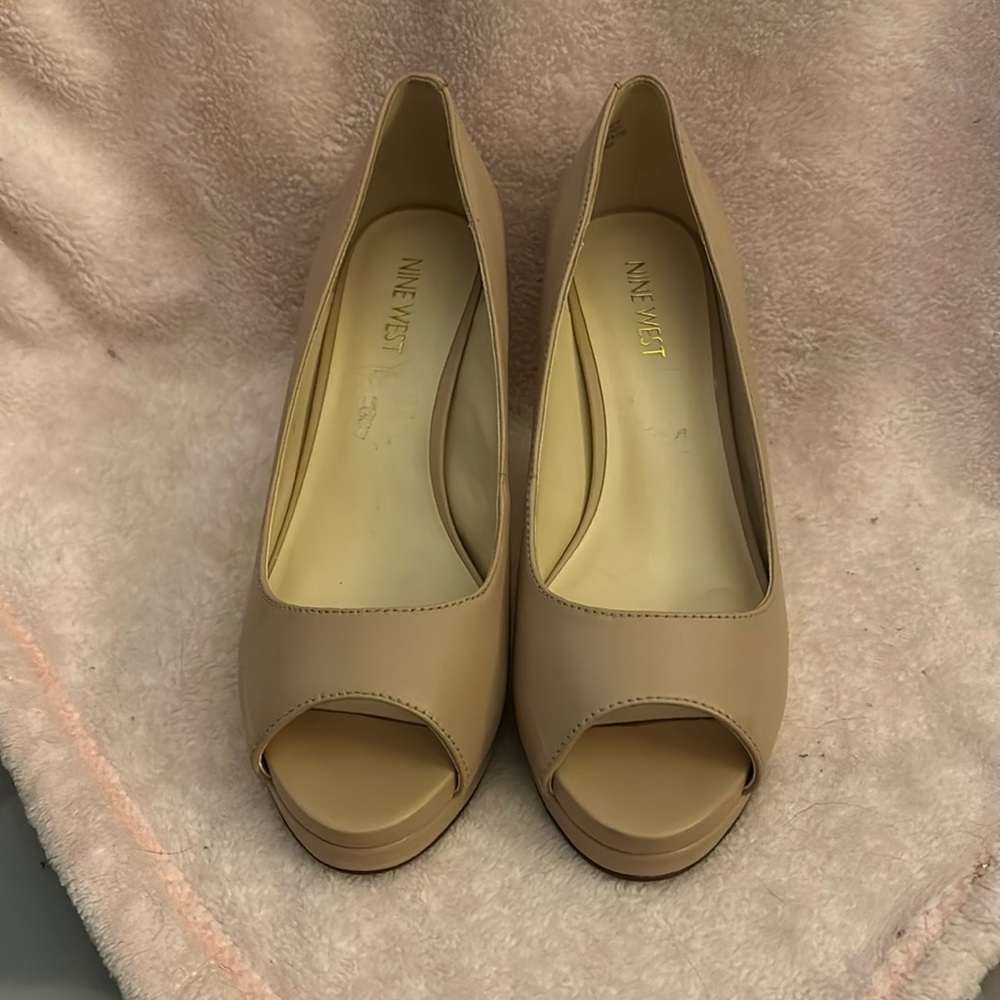 Nine West peeps toe shoes
